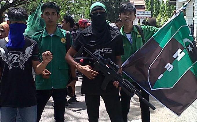 Polisi Terperanjat Lihat Mahasiswa Bawa Senapan AK 47