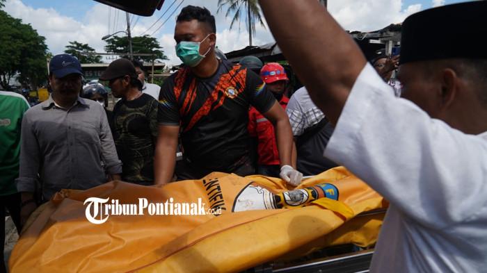 EVAKUASI KORBAN - Proses identifikasi dan evakuasi jenazah Abdillah alias Otong, di Jalan Komodor Yos Sudarso, Kota Pontianak, Kamis 28 Mei 2026.