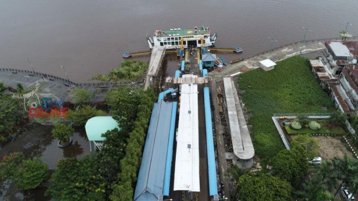 Proyek Pembangunan Fly Over di Feri Penyeberangan Pontianak - fly-over-waterfront-taman-alun-kapuas_20171213_203541.jpg