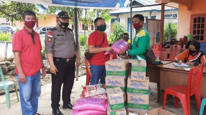 DPC PDIP Sanggau dan Fraksi Serahkan Bantuan ke Warga Terdampak Banjir Bandang Desa Nekan