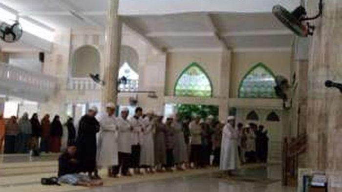 Shalat Gerhana di Masjid Nurul Huda Tuban Bali 