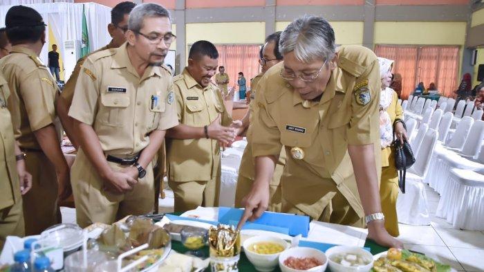 Bupati Jarot Ajak Masyarakat Sintang Budayakan Konsumsi Ikan Sebagai Makanan Kaya Gizi