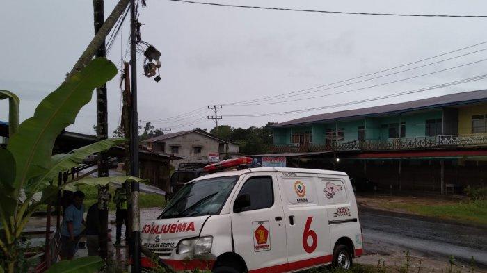 BREAKING NEWS - Mobil Ambulans Partai Gerindra Alami Kecelakaan Tunggal di Jalan Sekadau-Sintang