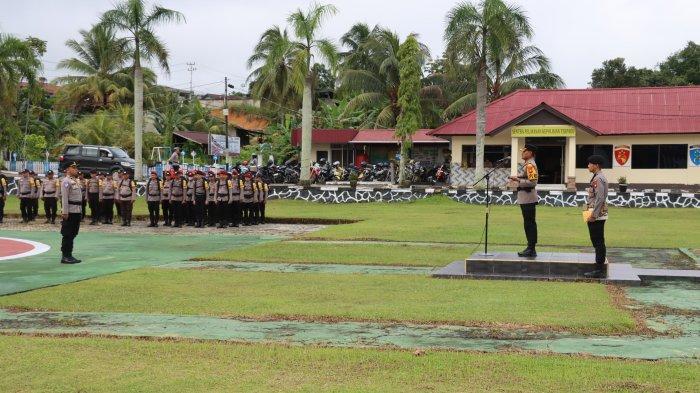 Kapolres Landak Pimpin Apel Pergeseran Pasukan Operasi Mantap Praja Kapuas 2024