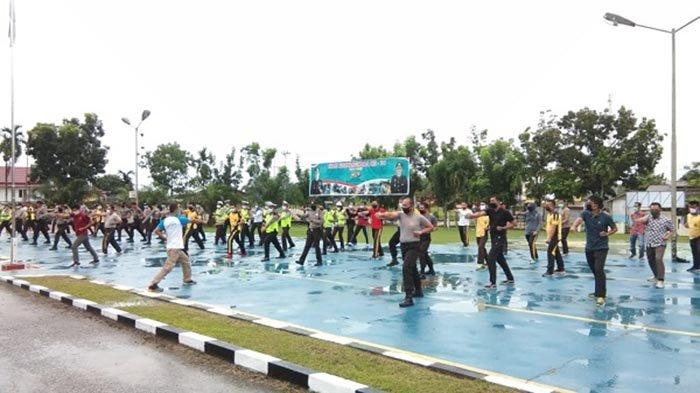 Polres Sekadau Tingkatkan Kemampuan dan Kesehatan Personel dengan Latihan Beladiri