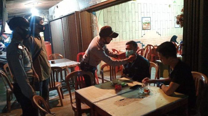 Satgas Aman Nusa II Polres Kayong Utara Patroli Malam Datangi Tempat Nongkrong dan Kafe di Sukadana