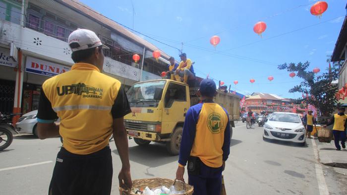 Pasukan Kuning Langsung Bersihkan Sampah Sisa Perayaan CGM