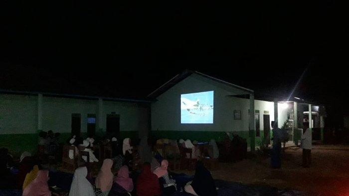 Polres Mempawah Gelar Nobar Film Bahaya Narkoba di Desa Sejegi