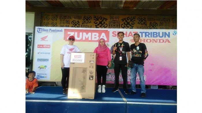 Tukang Jahit Dapat Doorprize Utama Zumba Sehat Tribun Pontianak