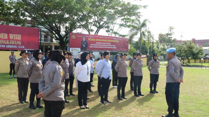 Propam Polres Singkawang Beri Arahan Polwan Terkait Waskat, Wujudkan Disiplin dan Profesionalisme