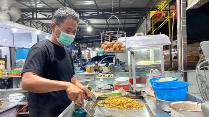 KULINER MALAM SINGKAWANG - Mie Ashuk Singkawang, Resep Daun Katuk Racikan Turun-temurun. Berikut daftar rekomendasi kuliner malam Singkawang.