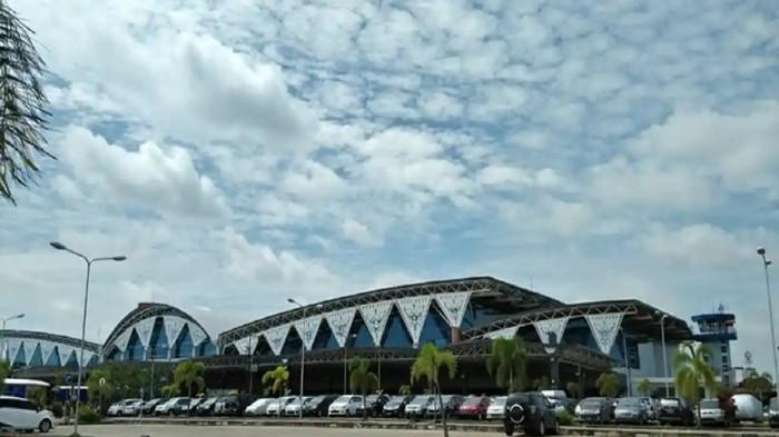 PENYELUNDUPAN BANDARA SUPADIO - Foto arsip bagian depan Bandara Internasional Supadio Pontianak. General Manager PT. Angkasa Pura Indonesia Bandara Internasional Supadio, Maya Damayanti, menegaskan bahwa oknum MH tersebut bukan merupakan karyawan PT Angkasa Pura Indonesia.
