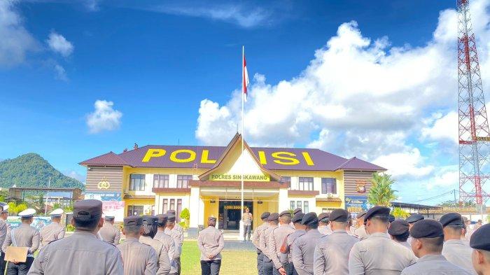 Personel dan ASN Polres Singkawang Menerima Arahan dari Kapolres Singkawang AKBP Fatchur Rochman