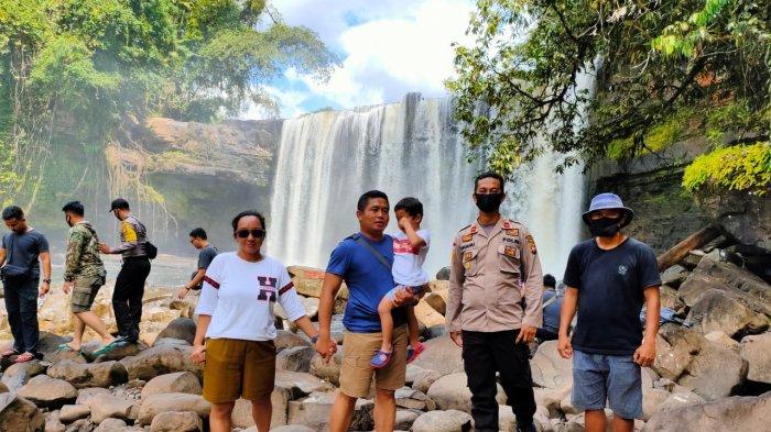 Beri Rasa Aman Pada Wisatawan, Polsek Sanggau Ledo Polres Bengkayang Hadir di Lokasi Wisata