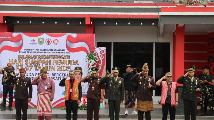 Kapolres AKBP Sudarsono Hadiri Upacara Hari Sumpah Pemuda ke-97 di Kantor Bupati Sanggau