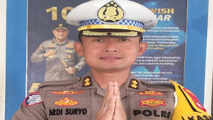 OPERASI ZEBRA - Kasat PJR Ditlantas Polda Kalbar, AKBP Ardiansyah Suryo Prabowo mengatakan bahwa pada hari keempat Operasi Zebra Kapuas 2025 didominasi oleh pelanggaran yang tidak menggunakan helm SNI, Jumat 21 November 2025.