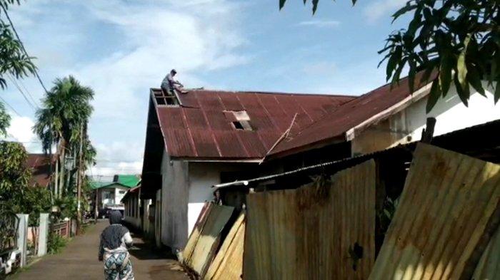 Diterjang Angin Puting Beliung, 7 Rumah dan 1 Sekolah Rusak di Sungai Raya
