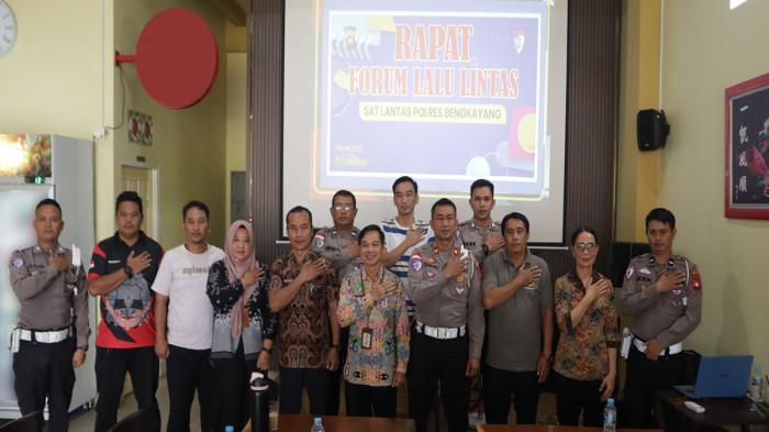 RAKOR LANTAS - Satlantas Polres Bengkayang menggelar Rapat Koordinasi Lalu Lintas bersama organisasi perangkat daerah (OPD) di Kabupaten Bengkayang, pada Jumat 14 November 2025.