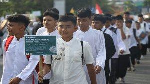 7000-peserta-ikut-serta-dalam-Pawai-Taaruf234.jpg