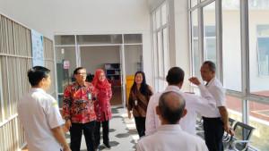 BERKUNJUNG-KE-PERPUSDA23432wr.jpg