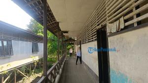 Bangunan-sekolah-ini-belum-pernah-direnovasi-sejak-1982.jpg