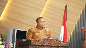 Bupati-Ketapang-Alexander-Wilyo-dalam-rapat-paripurna-2121.jpg