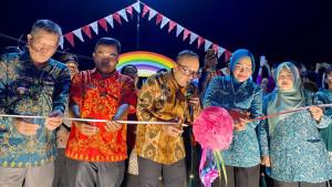 Bupati-Kubu-Raya-Sujiwo-meresmikan-ruang-publik-Taman-Pelangi.jpg