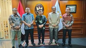 Bupati-Sambas-Satono-didampingi-jajaran2435rewsf.jpg