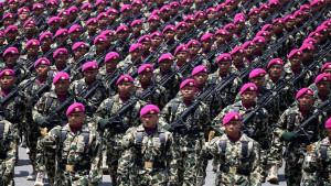 Defile-pasukan-saat-peringatan-HUT-Tentara-Nasional-Indonesia.jpg