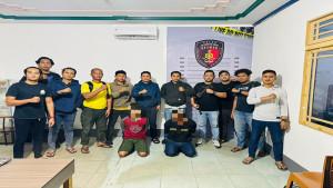 Dua-pria-berinisial-FR-41-dan-AR-25-yang-diduga-terlibat-dalam-kasus-pencurian.jpg
