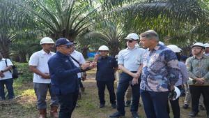 Duta-Besar-Uni-Eropa-untuk-Indonesia-Denis-Chaibi-memberikan-apresiasi.jpg