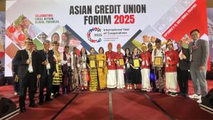 Foto-bersama-Penerimaan-Penghargaan-ACCESS.jpg
