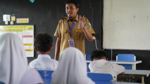 GURU-Pontianak-Mendunia-Kisah-Rahmat-Putra-Yudha-Raih-Penghargaan-Internasional-dari-UNESCO.jpg