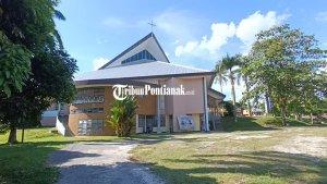 Gereja-Paroki-Salib-Suci-Ngabang-Ka2435wefr.jpg