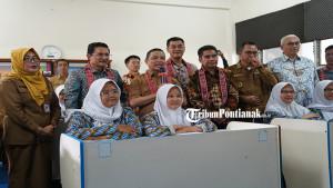 Gubernur-Kalbar-Ria-Norsan324rewf.jpg