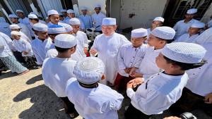 Gubernur-Kalimantan-Barat-Ria-Norsan-saat-bertemu-santri-beberapa-waktu-lalu.jpg