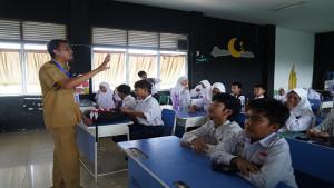 Guru-SMPN-13-Pontianak.jpg