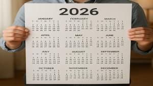 Ilustrasi-seseorang-yang-menunjukkan-kalender-tahun-2026.jpg