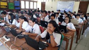 Ilustrasi-siswa-SMP-sedang-simulasi-ujian-nasional.jpg