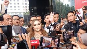 Jon-Boy-hadir-sebagai-kuasa-hukum-Lisa-Mariana.jpg