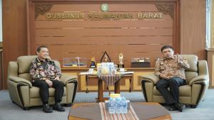 Jonny-Pesta-Simamor-berdiskusi-dengan-Gubernur-Kalimantan-Barat-Ria-Norsan.jpg