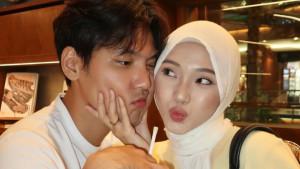 Jule-dan-Daehoon-dikenal-luas-sebagai-pasangan-romantis.jpg