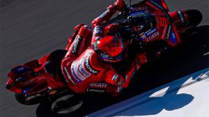 KRONOLOGI-Marc-Marquez-Crash-Ditabrak-Murid-Rossi-di-Sirkuit-Mandalika-MotoGP-Indonesia-2025.jpg