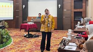 Kepala-Divisi-Pelayanan-Hukum-Kanwil-Kemenkum-Kalbar-Farida-menyampaikan.jpg