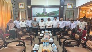 Ketua-DPD-REI-Kalbar-Baharudin-bersama-jajaran-ghhgghgh.jpg