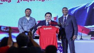 Ketua-Umum-PSSI-Erick-Thohir-tengah-sedang-foto-bersama-dengan-Patrick-Kluivert-111.jpg
