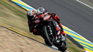 Marco-Bezzecchi-Pemenang-MotoGP-Hari-Ini-Kalahkan-Marc-Marquez-di-Podium-Grand-Prix-Inggris-2025.jpg
