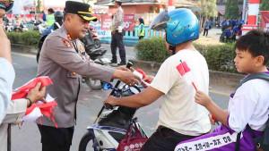Melawi-sambut-bagikan-bendera.jpg