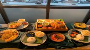 Menu-yang-disajikan-di-antaranya-Soup-Janda-Ayam-Kentjana-dan-Soto-Betawi.jpg