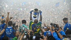 Moment-Perayaan-juara-Liga-1-2024-2025-11.jpg